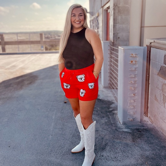 Welcome to my closet! 📦 - Picture 3 of 6